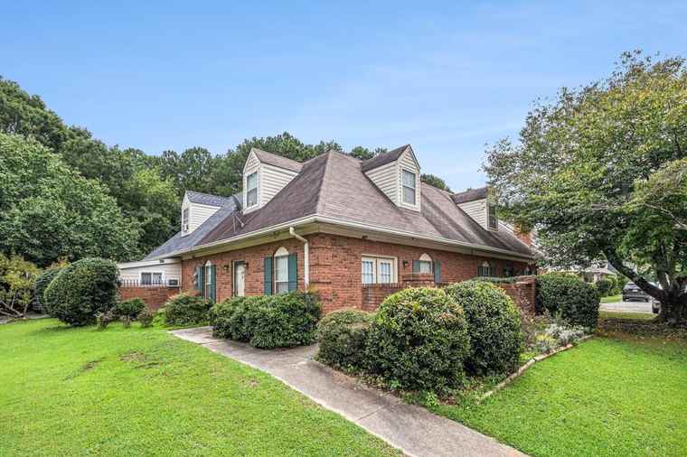Photo of 877 Park Pl NE Conyers, GA 30012