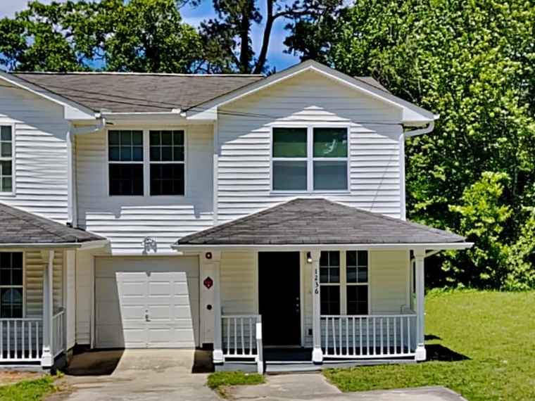 Photo of 1236 Pinedale Cir NW Conyers, GA 30012
