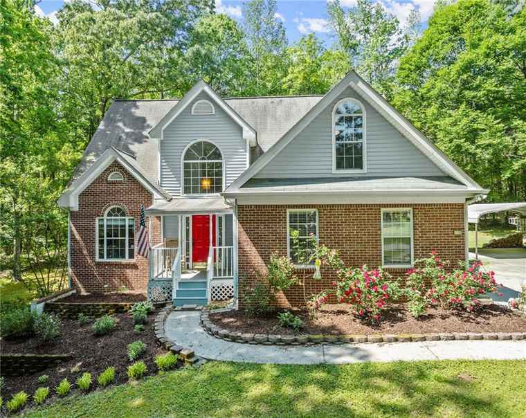 Photo of 2110 Oakpointe Ct Buford, GA 30519