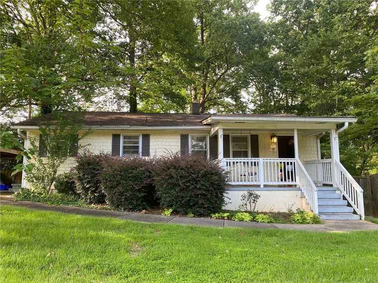 Photo of 1003 Valley Dr SE Smyrna, GA 30080