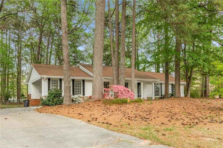 Photo of 2694 Hickory Valley Dr Snellville, GA 30078