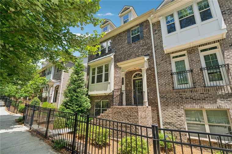 Photo of 4012 Townsend Ln Dunwoody, GA 30346