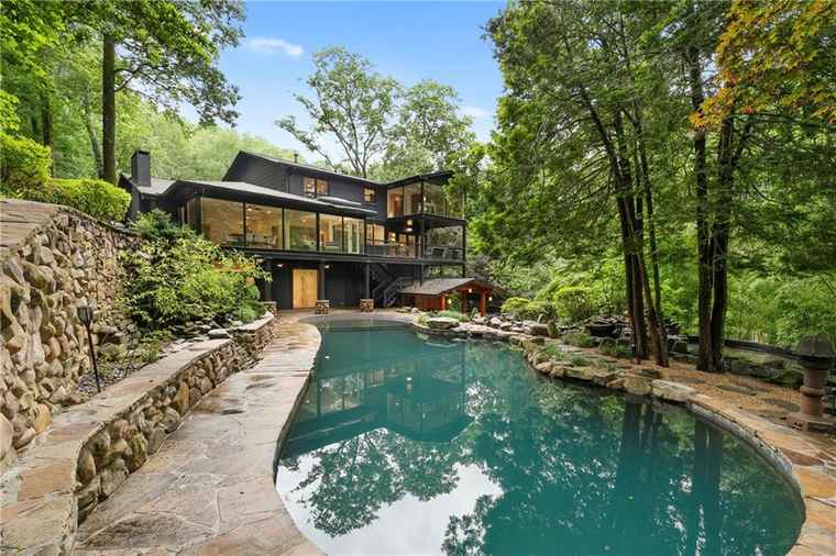 Photo of 4601 Tall Pines Dr NW Atlanta, GA 30327