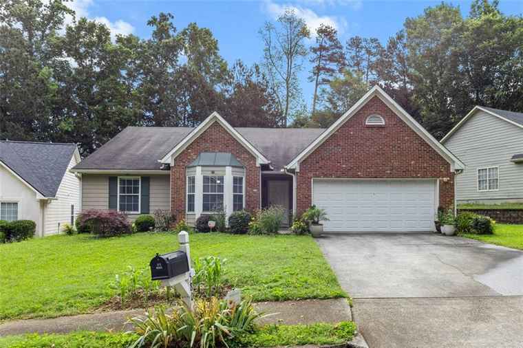 Photo of 580 Lilburn School Rd Lilburn, GA 30047