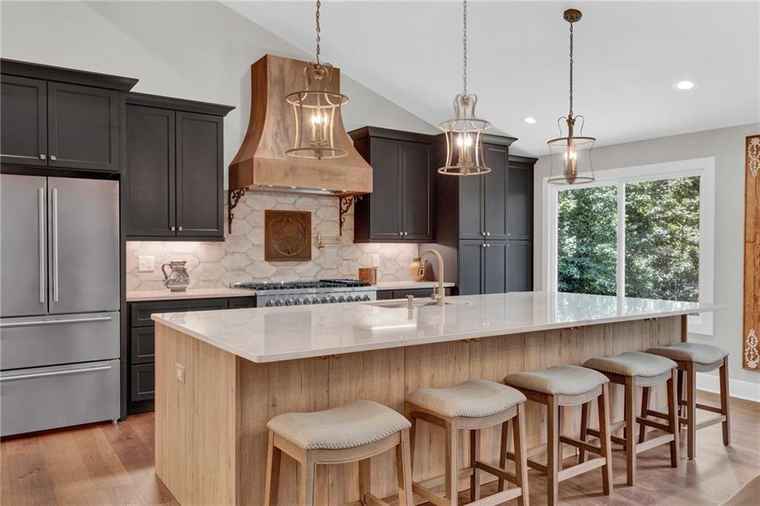 Photo of 230 Thistlewood Ln Roswell, GA 30075