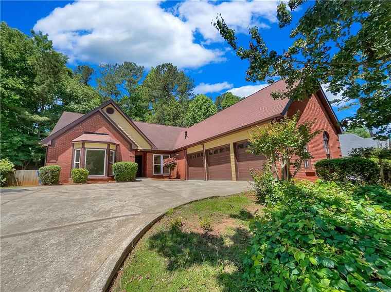 Photo of 421 Thornbush Trce Lawrenceville, GA 30046