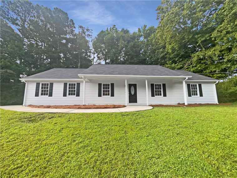 Photo of 1168 Granite Ln Loganville, GA 30052