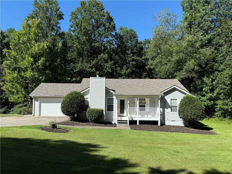 Photo of 1845 Dobbs Creek Ct Cumming, GA 30040