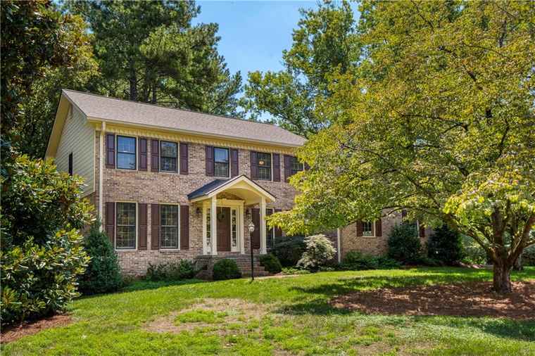 Photo of 293 Walnutwood Trl Roswell, GA 30075