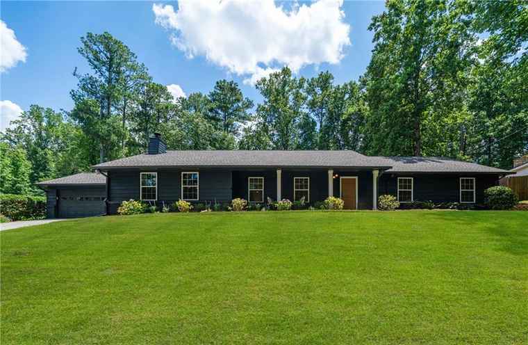 Photo of 1385 Ridgefield Dr Roswell, GA 30075