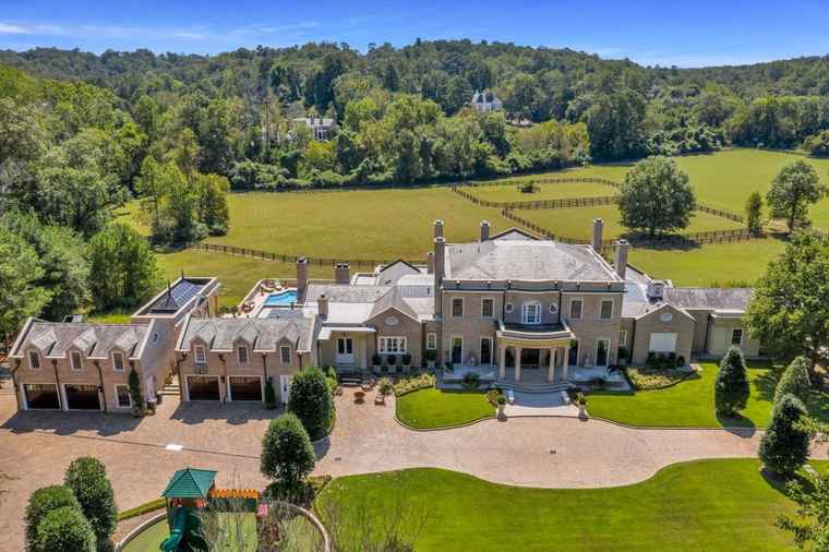Photo of 1040 W Conway Dr NW Atlanta, GA 30327
