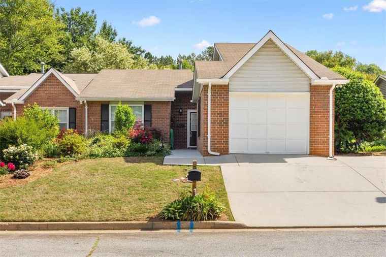 Photo of 120 Monmouth Dr Fayetteville, GA 30214