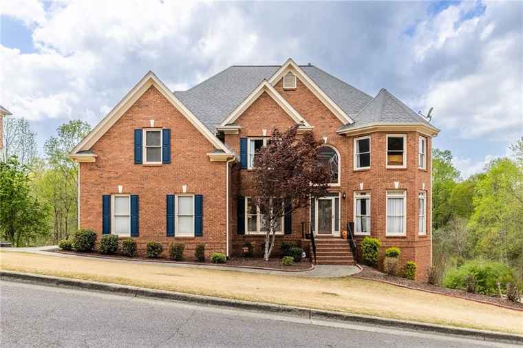 Photo of 4020 Balleycastle Ln Duluth, GA 30097