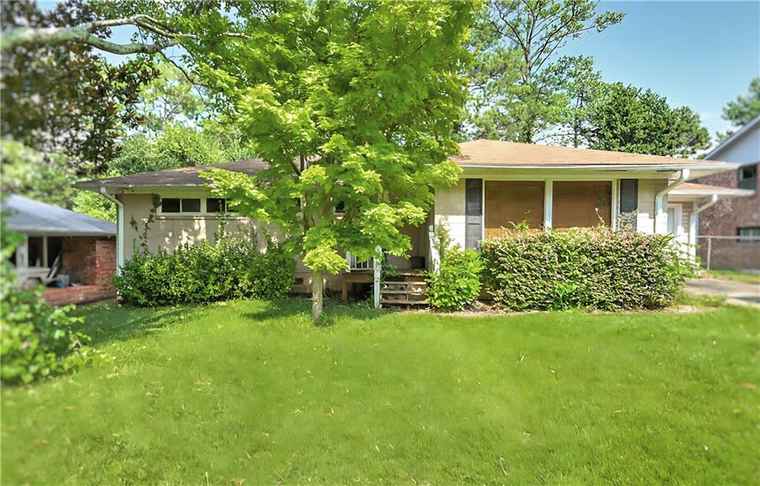 Photo of 2735 Spring Dr SE Smyrna, GA 30080