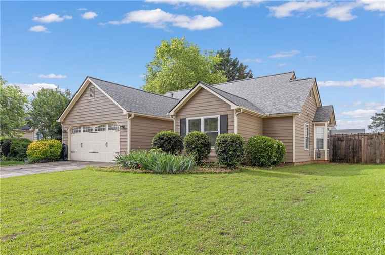 Photo of 1615 NW Vinebrook Ter NW Kennesaw, GA 30144