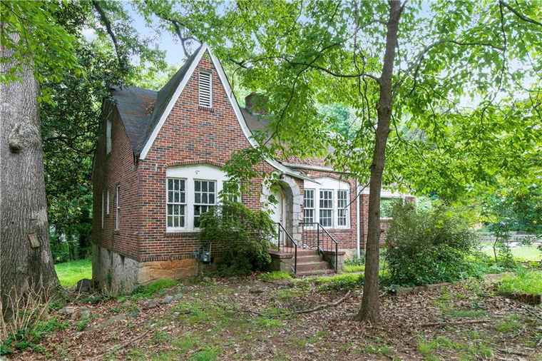 Photo of 1699 Emerald Ave SW Atlanta, GA 30310