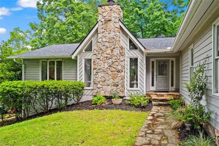 Photo of 413 Sassafras Rd Roswell, GA 30076