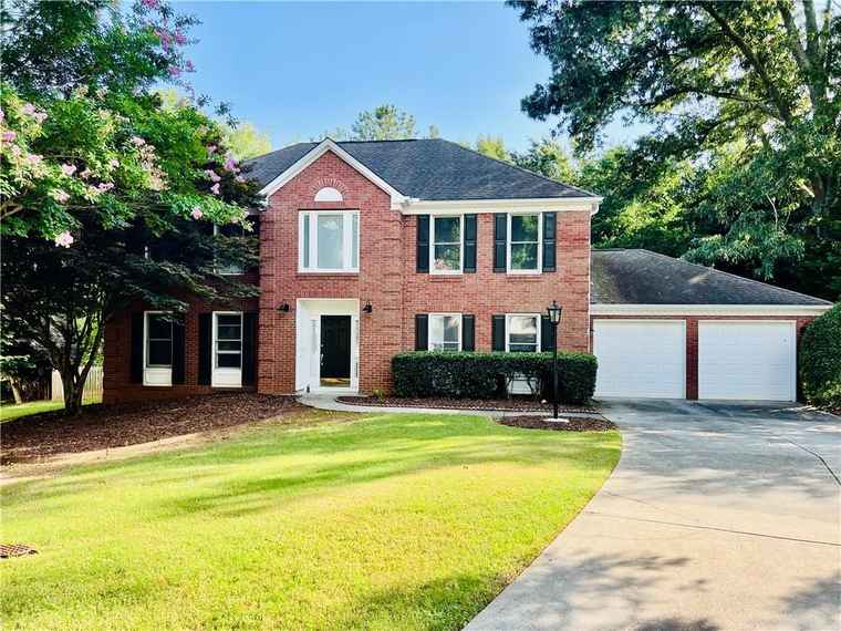 Photo of 415 Wood Trace Ct Alpharetta, GA 30022