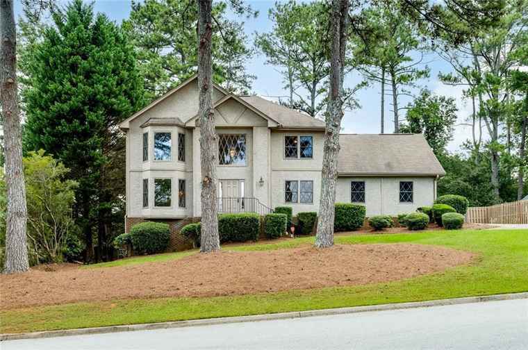Photo of 1670 Hickory Lake Dr Snellville, GA 30078