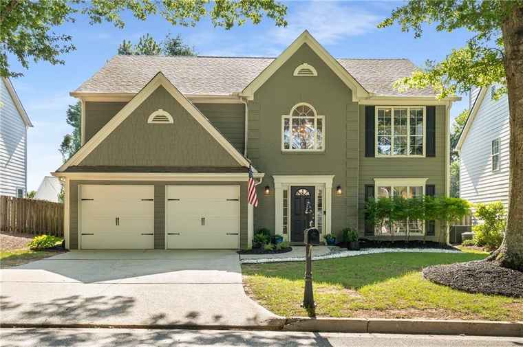 Photo of 11095 Crabapple Lake Dr Roswell, GA 30076