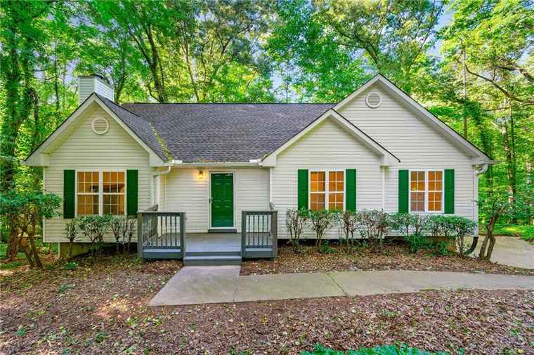 Photo of 3684 Regent Dr NW Kennesaw, GA 30144