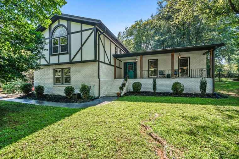 Photo of 375 Jade Cove Dr Roswell, GA 30075