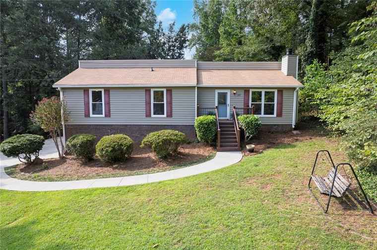 Photo of 307 Summer Ct Woodstock, GA 30188