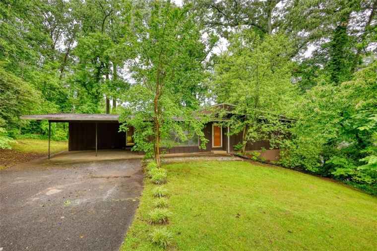 Photo of 749 Dogwood Dr Lawrenceville, GA 30046