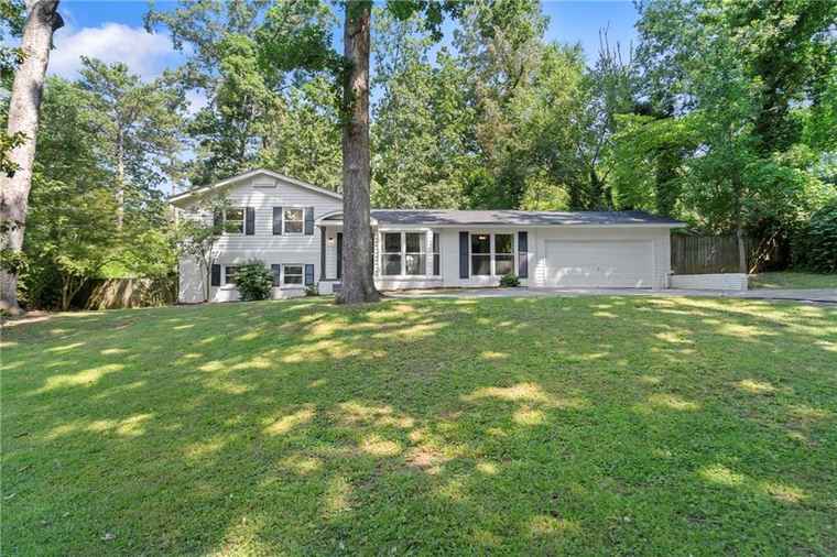 Photo of 431 Hickory Ln SE Smyrna, GA 30082