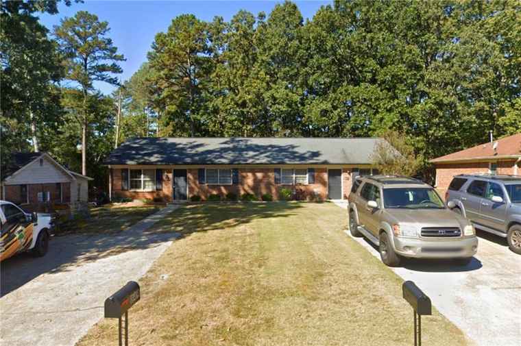 Photo of 847 Saint Charles Ct Lawrenceville, GA 30046