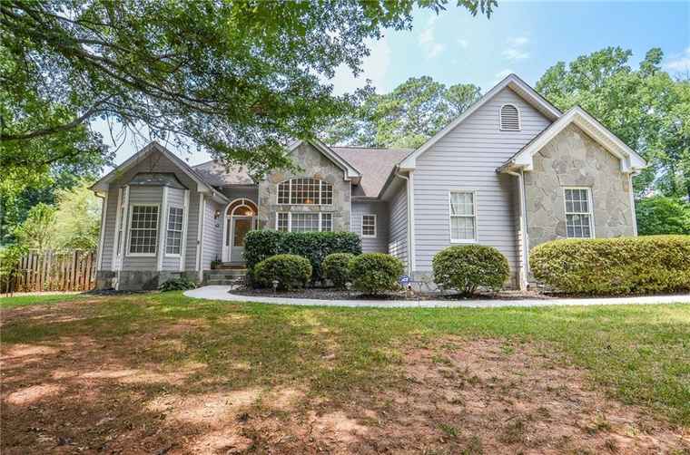 Photo of 223 Windsong Ln SW Lilburn, GA 30047
