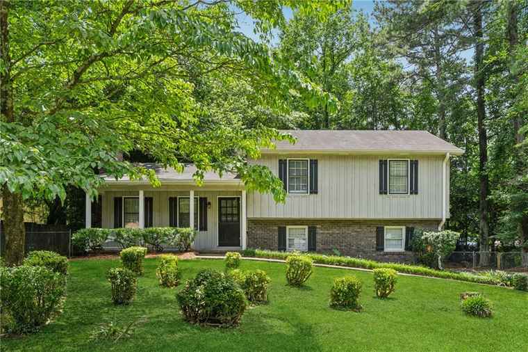Photo of 6010 White Oak Ct NW Kennesaw, GA 31052