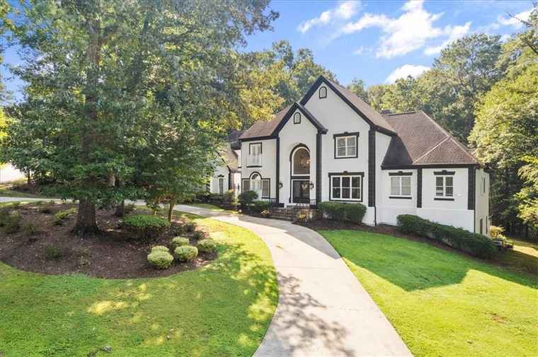 Photo of 4670 Hamden Forest Dr SW Atlanta, GA 30331