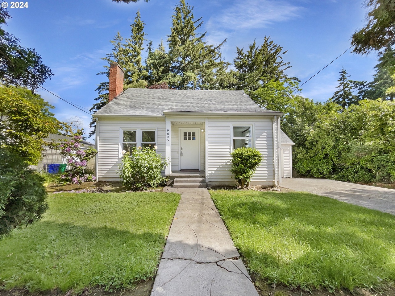 9039 NE Halsey St, Portland, OR 97220 | MLS# 23036647 | Redfin