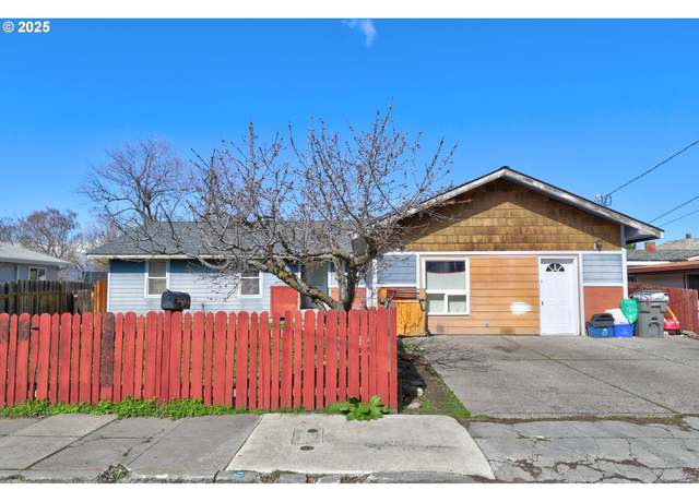 Property at 1219 E 13th St, The Dalles, OR 97058, 3 beds, 2 baths