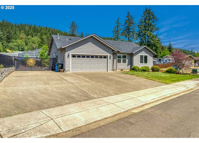 Property at 1545 E Fourth Ave, Sutherlin, OR 97479, 3 beds, 2 baths