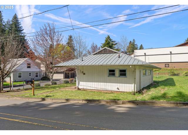 Property at 38091 Sunset St, Sandy, OR 97055, 1 bath