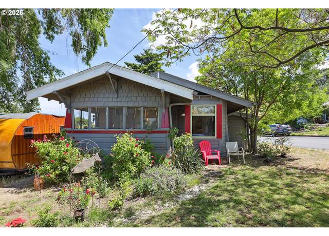 Property at 317 E 14th St, The Dalles, OR 97058, 2 beds, 1 bath