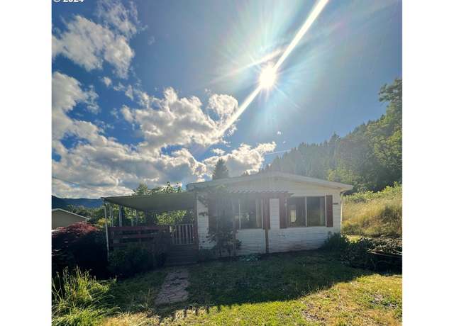 Property at 76582 Davis Rd, Oakridge, OR 97463, 3 beds, 2 baths