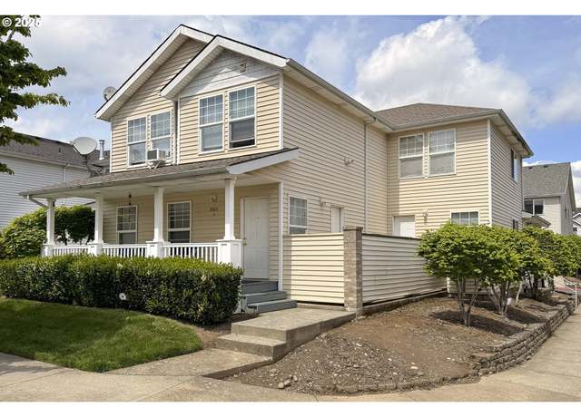 Property at 8541 NE Russell St, Portland, OR 97220, 6 beds, 5 baths