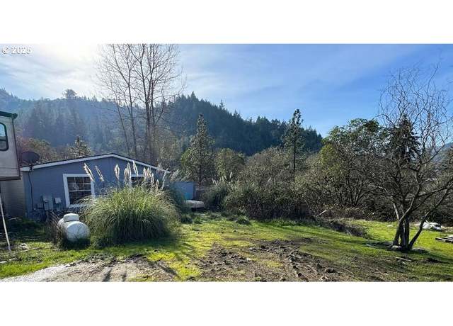 Property at 424 Aker Dr, Myrtle Creek, OR 97457, 4 beds, 2 baths