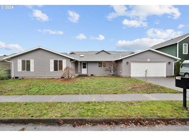 Property at 18095 Bluff Rd, Sandy, OR 97055, 3 beds, 2 baths