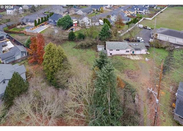 Property at 32617 W Mckenzie St, Eugene, OR 97408, 4 beds, 1 bath