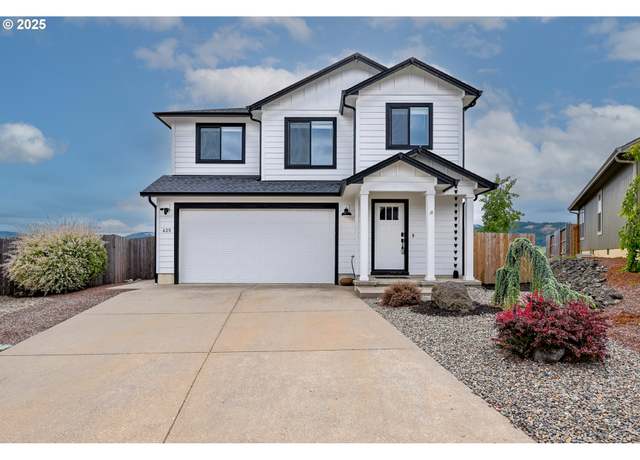 Property at 625 Brady Ln, Roseburg, OR 97471, 3 beds, 2.5 baths
