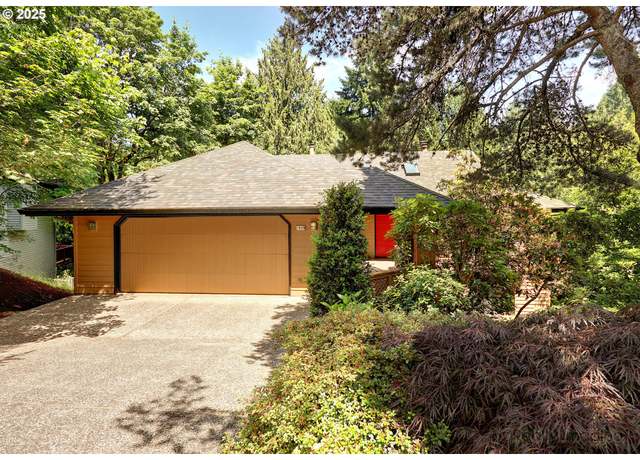 Property at 1929 SW Broadleaf Dr, Portland, OR 97219, 4 beds, 2.5 baths
