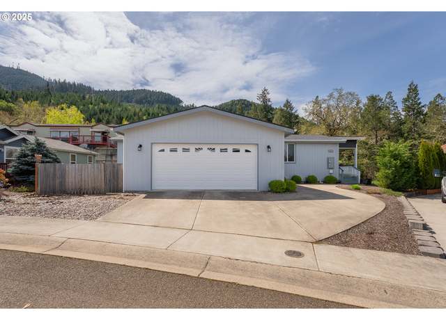 Property at 201 Lucky Ridge Loop, Canyonville, OR 97417, 3 beds, 2 baths