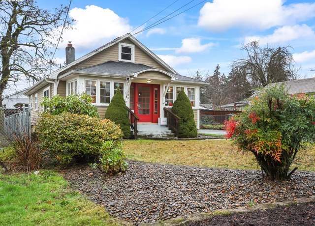 Property at 2725 SE 87th Ave, Portland, OR 97266, 3 beds, 2 baths