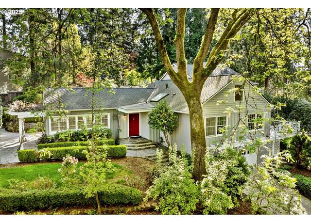 Property at 2348 Summit Dr, Lake Oswego, OR 97034, 4 beds, 3 baths