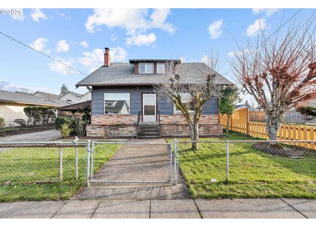 Property at 125 E Jersey St, Gladstone, OR 97027, 4 beds, 1.5 baths