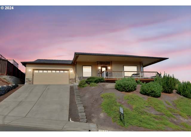 Property at 2620 Cascara Dr, Eugene, OR 97403, 3 beds, 2 baths